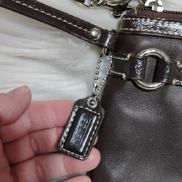 Auth Coach Brown Leather Wristlet W Patent Leather Trim - Picture 4 of 12